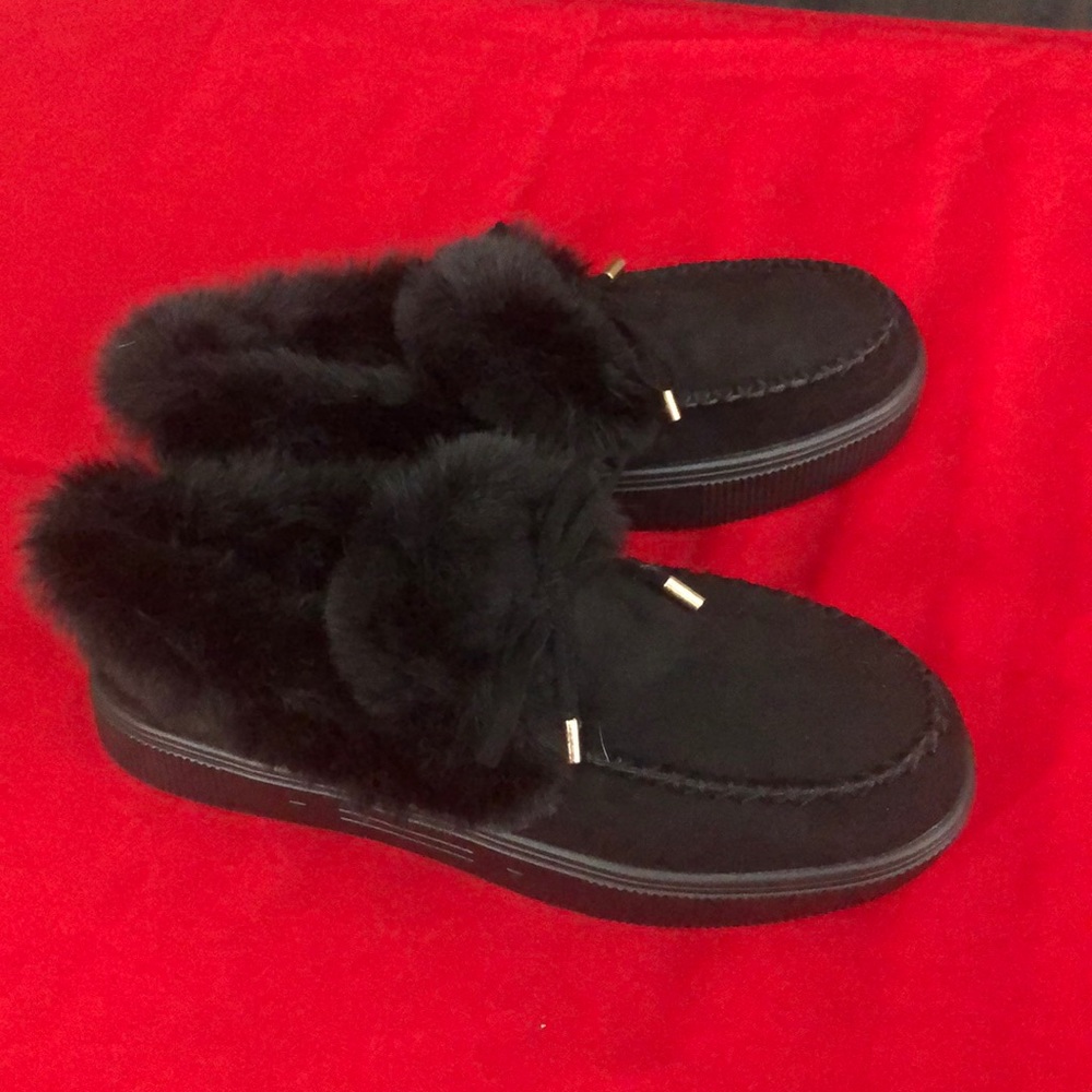Slip-on black shoes